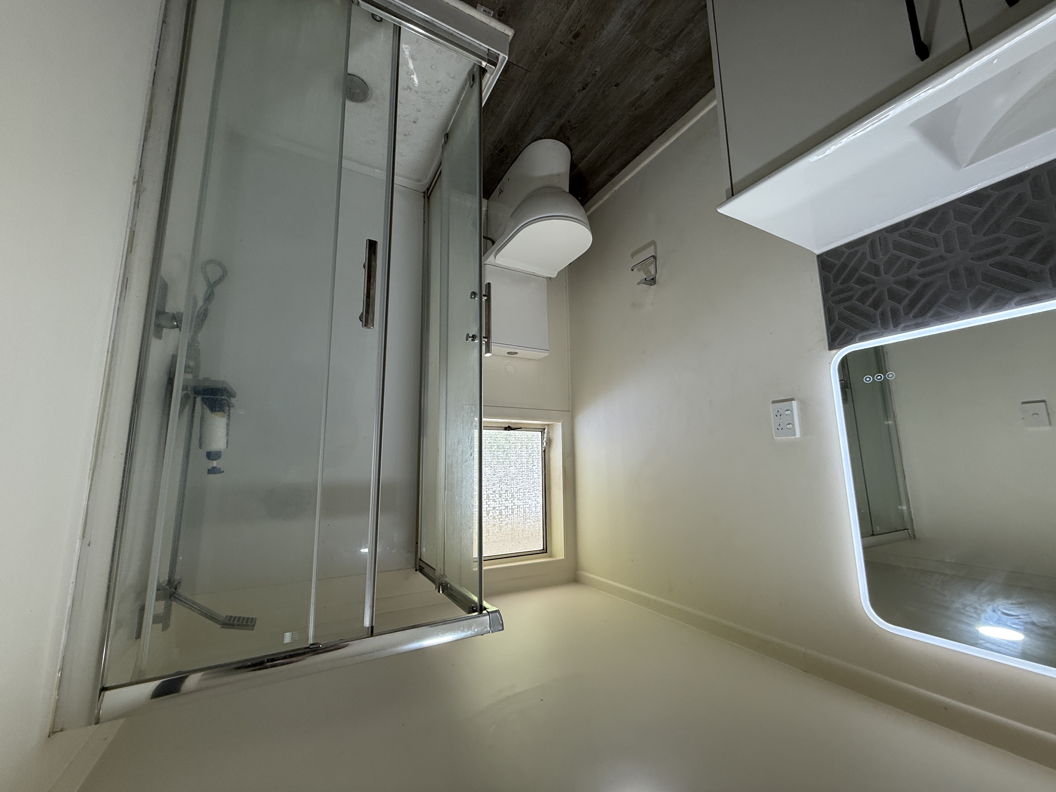 Modern CBD Apartment, Three Bedrooms, Fully Furnished