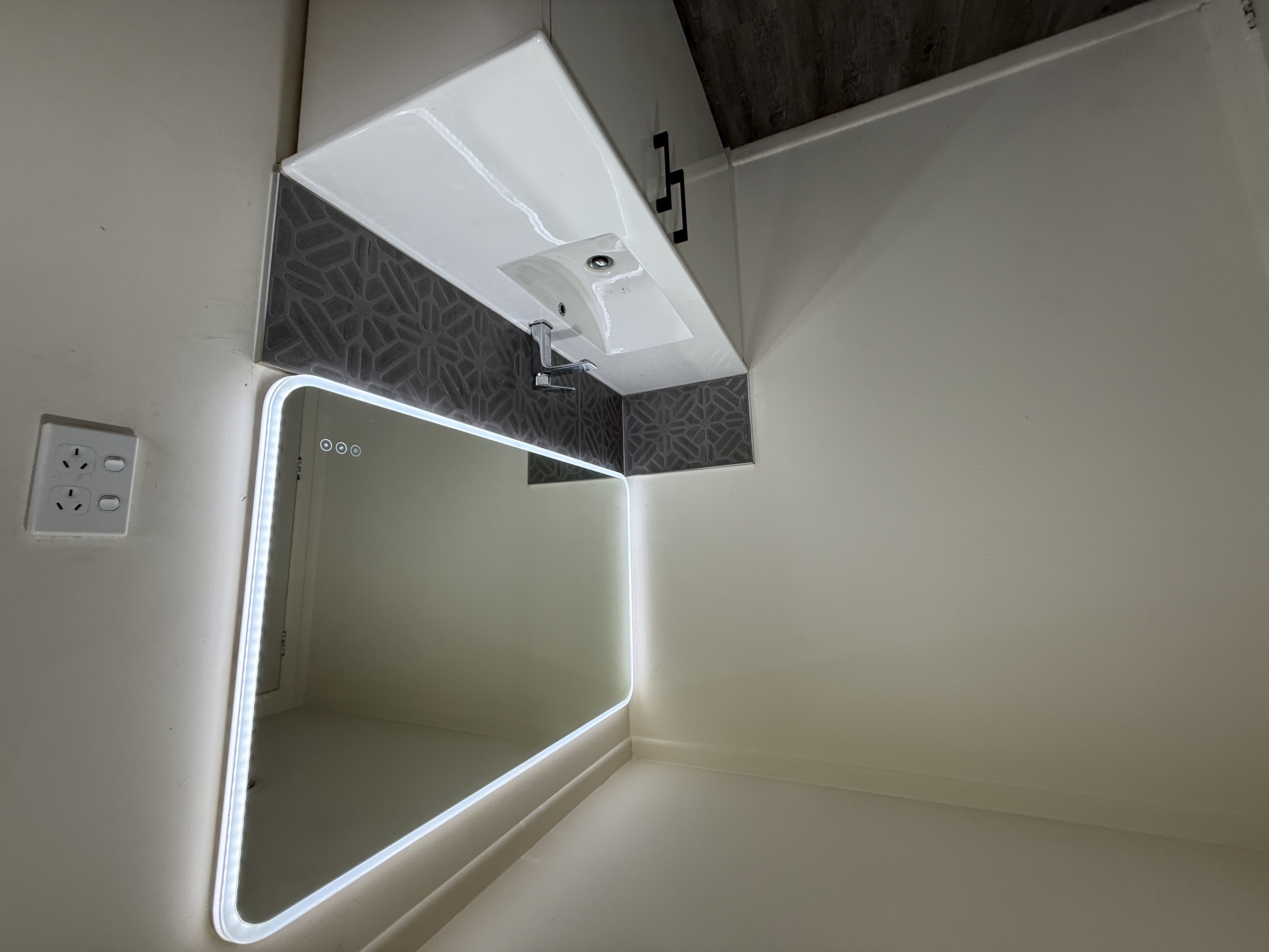Modern CBD Apartment, Three Bedrooms, Fully Furnished