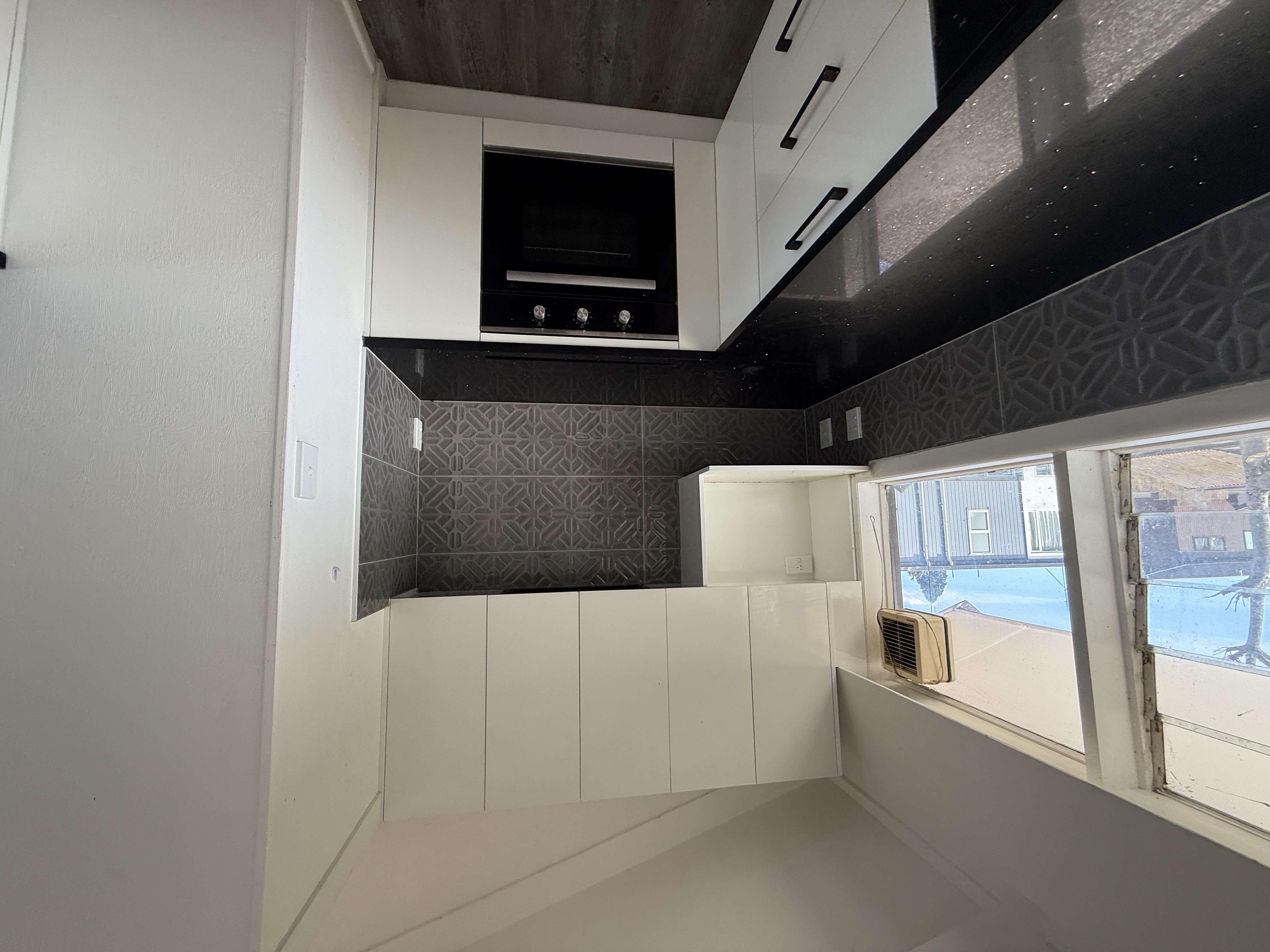 Modern CBD Apartment, Three Bedrooms, Fully Furnished