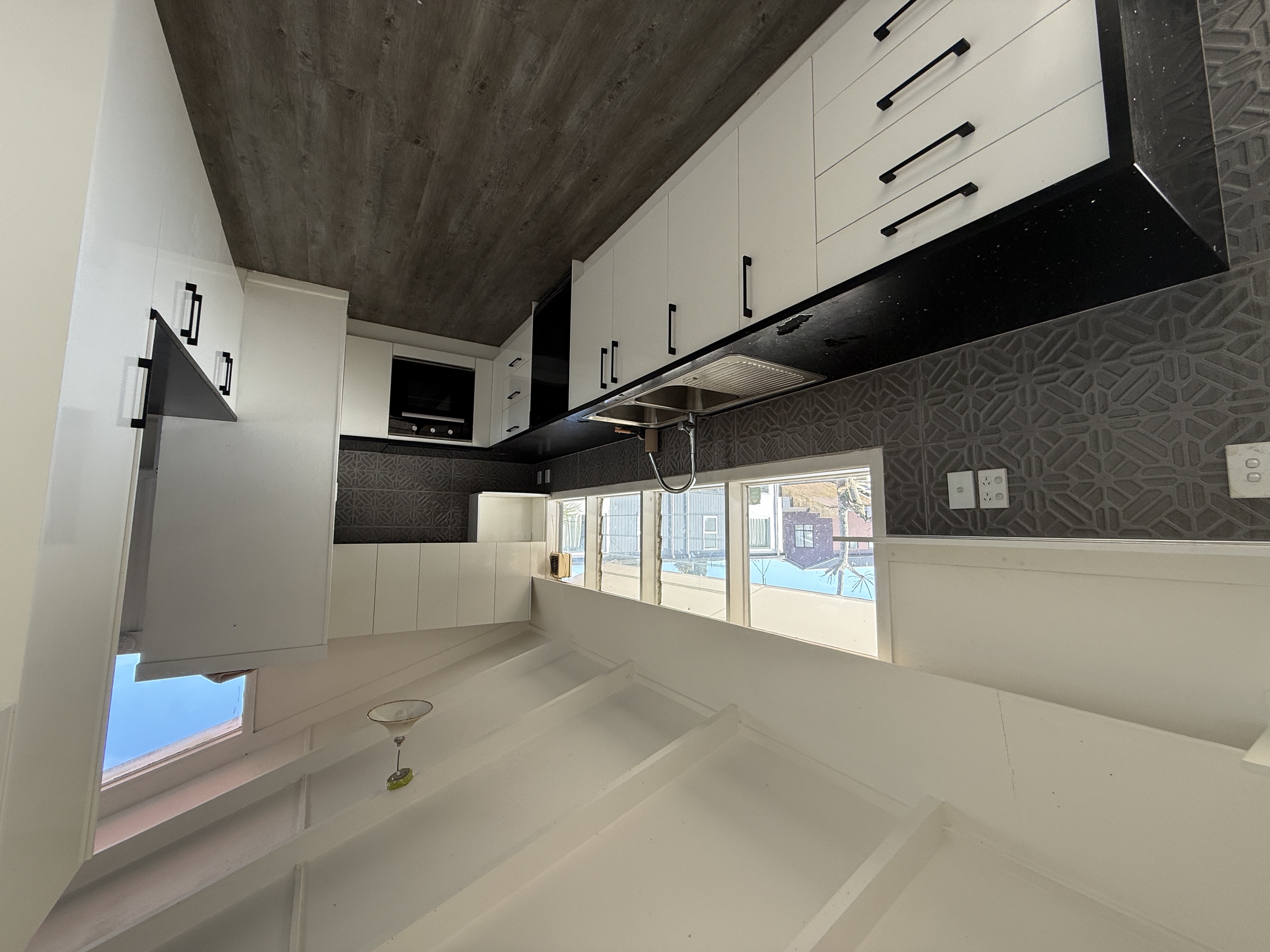 Modern CBD Apartment, Three Bedrooms, Fully Furnished