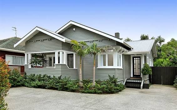 Spacious Six-Bedroom Lifestyle Home with Pool Access – photo 2 of 2