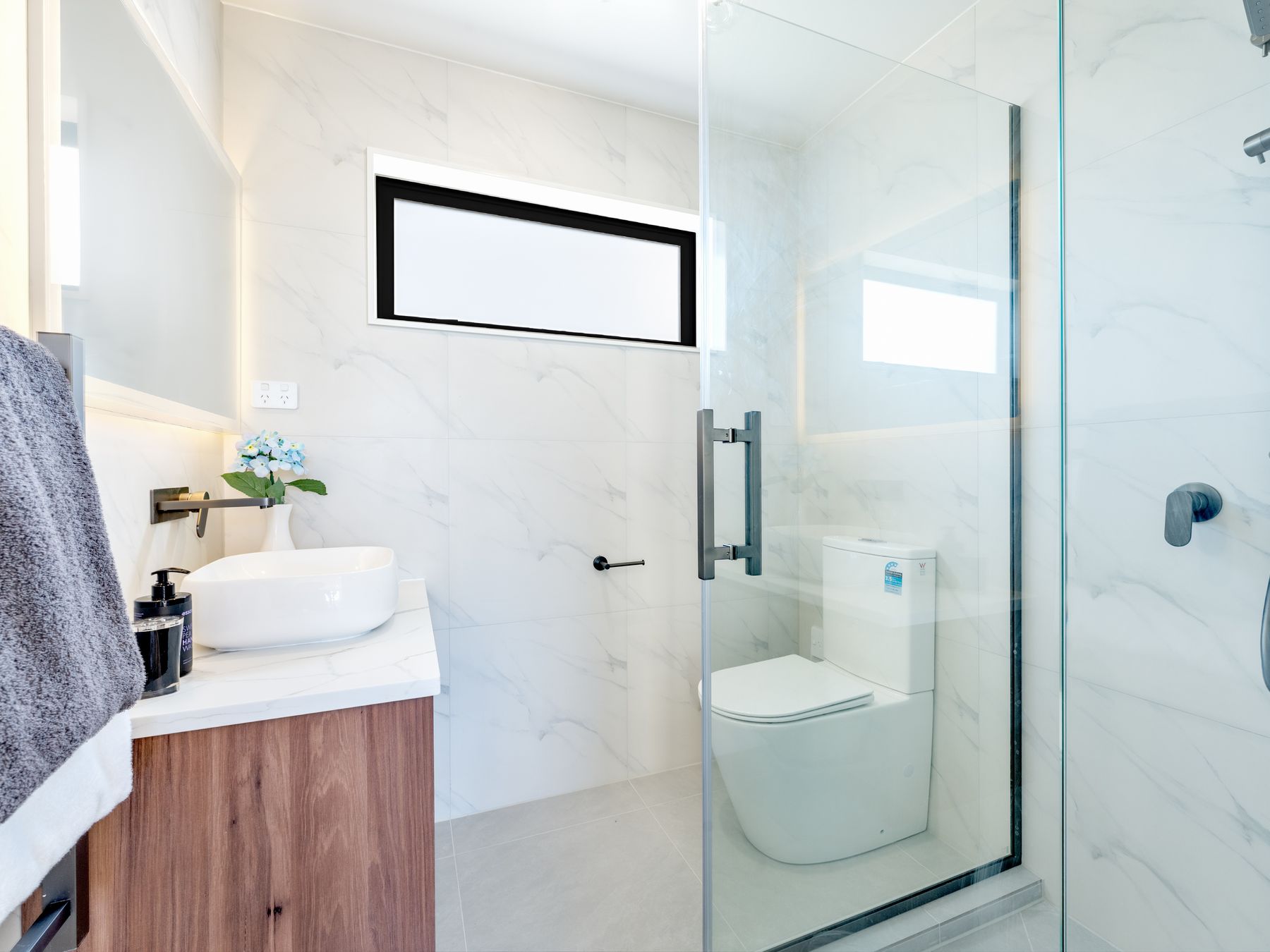 Prime Mt Victoria Location - 2 Bedrooms – photo 1 of 6