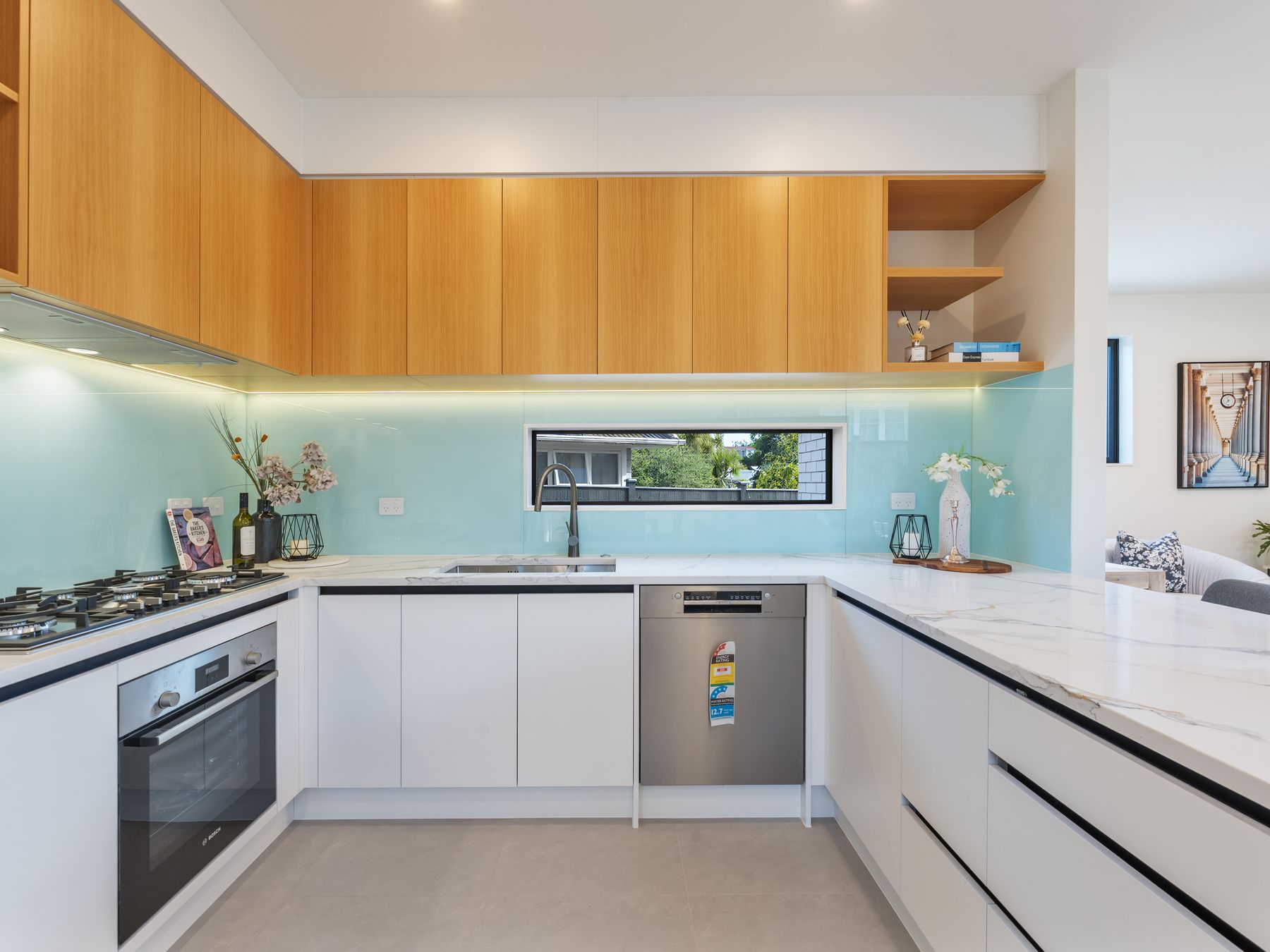 Prime Mt Victoria Location - 2 Bedrooms – photo 2 of 6