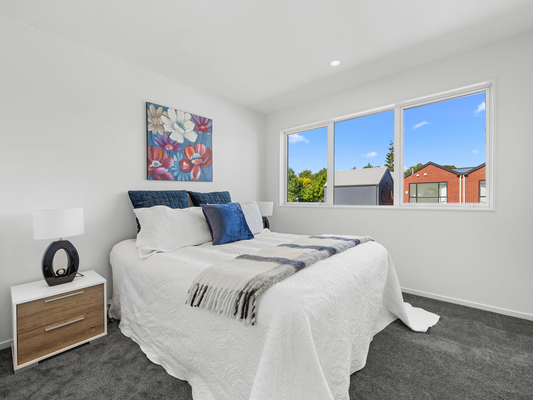 Modern 2 Bedroom House in Sydenham – photo 2 of 6