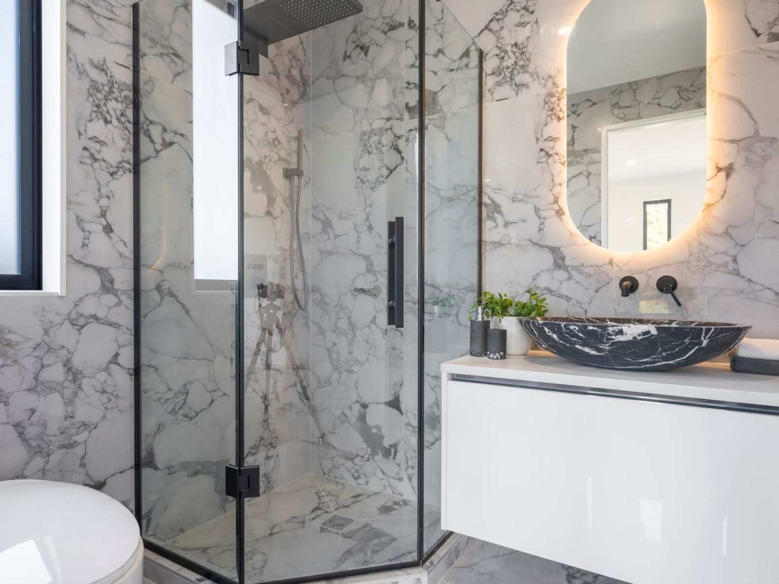 Stylish 2 Bedroom Home in Prime Location