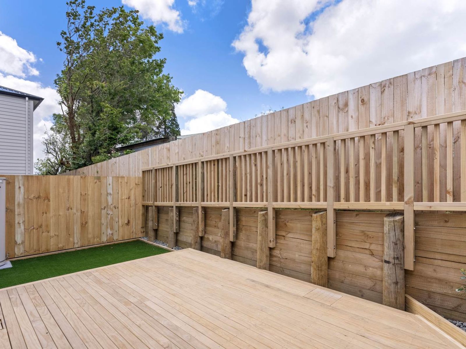 Light-Filled 3BR House with Great Views