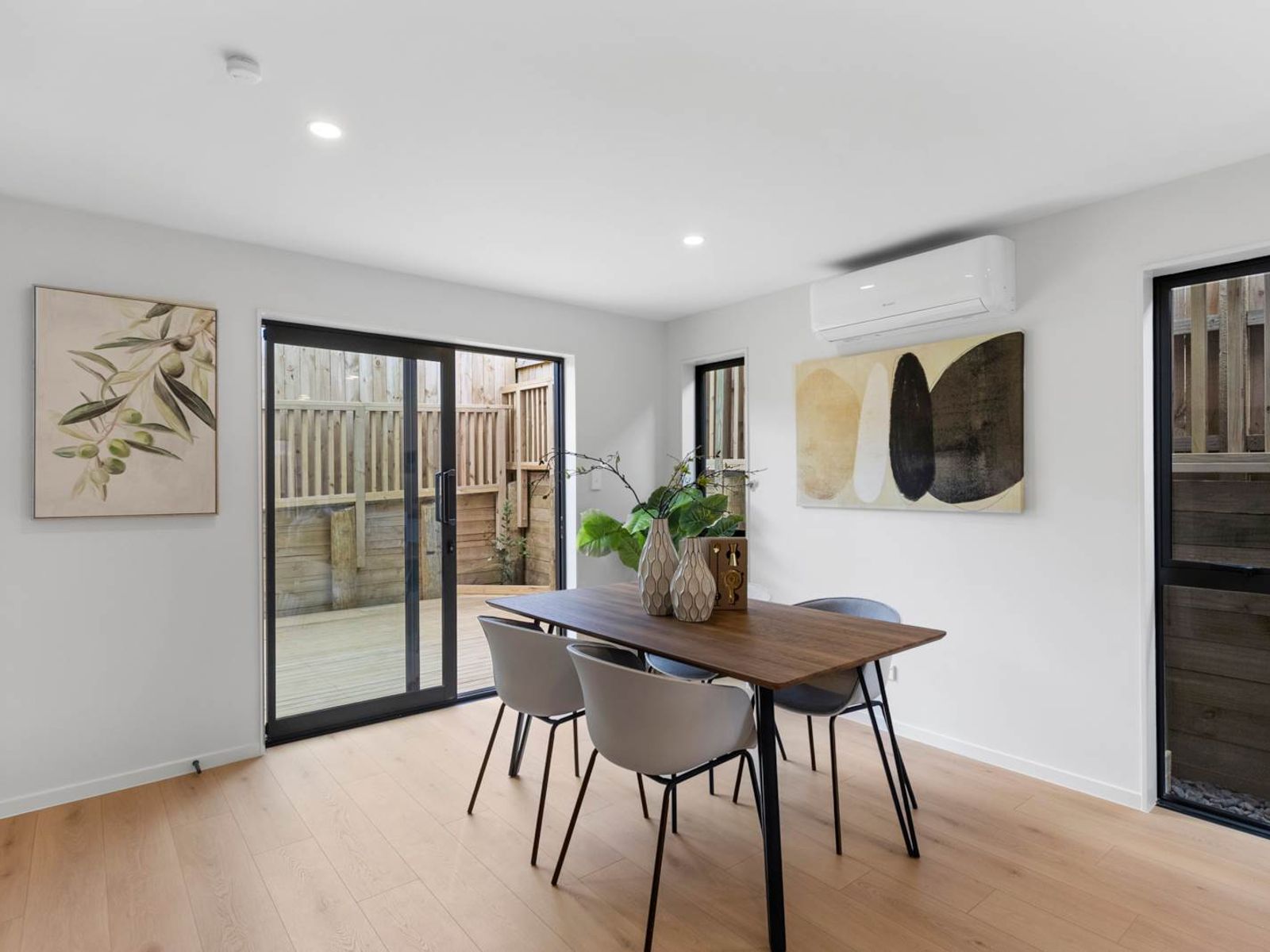 Light-Filled 3BR House with Great Views