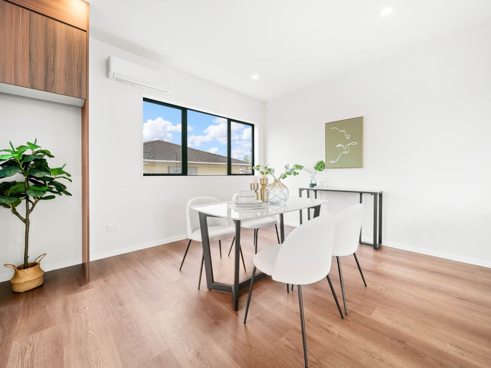 Modern 1 Bedroom Apartment in Mt Albert – photo 2 of 4